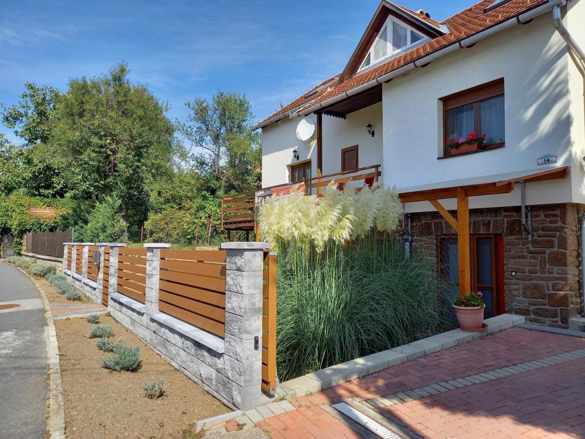 Koko Apartman Тихань Экстерьер фото